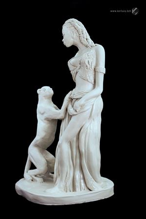 Noir et Blanc - La Dompteuse de Léopard - Mylène La Sculptrice)