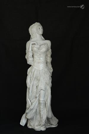 Black and White - The Medieval Woman wearing a cross - Mylène La Sculptrice)