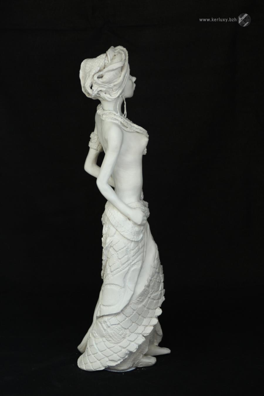 Sculpture - L'Africaine aux 4 anneaux - Mylène La Sculptrice