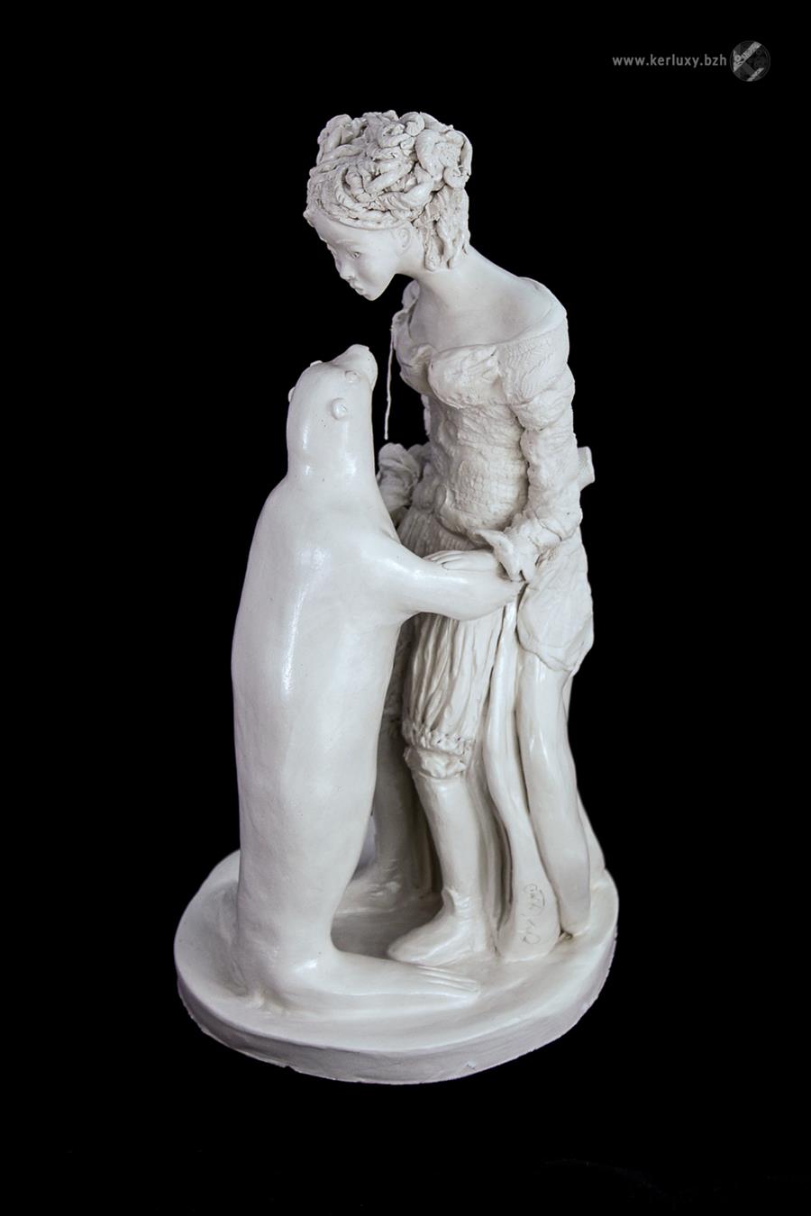 Sculpture - The girl and the sea lion - Mylène La Sculptrice