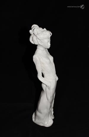 Black and White - Lady 1900 in bun - Mylène La Sculptrice)
