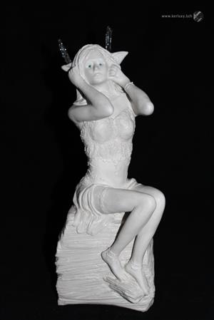 Black and White - Liria, young winged elf - Mylène La Sculptrice)