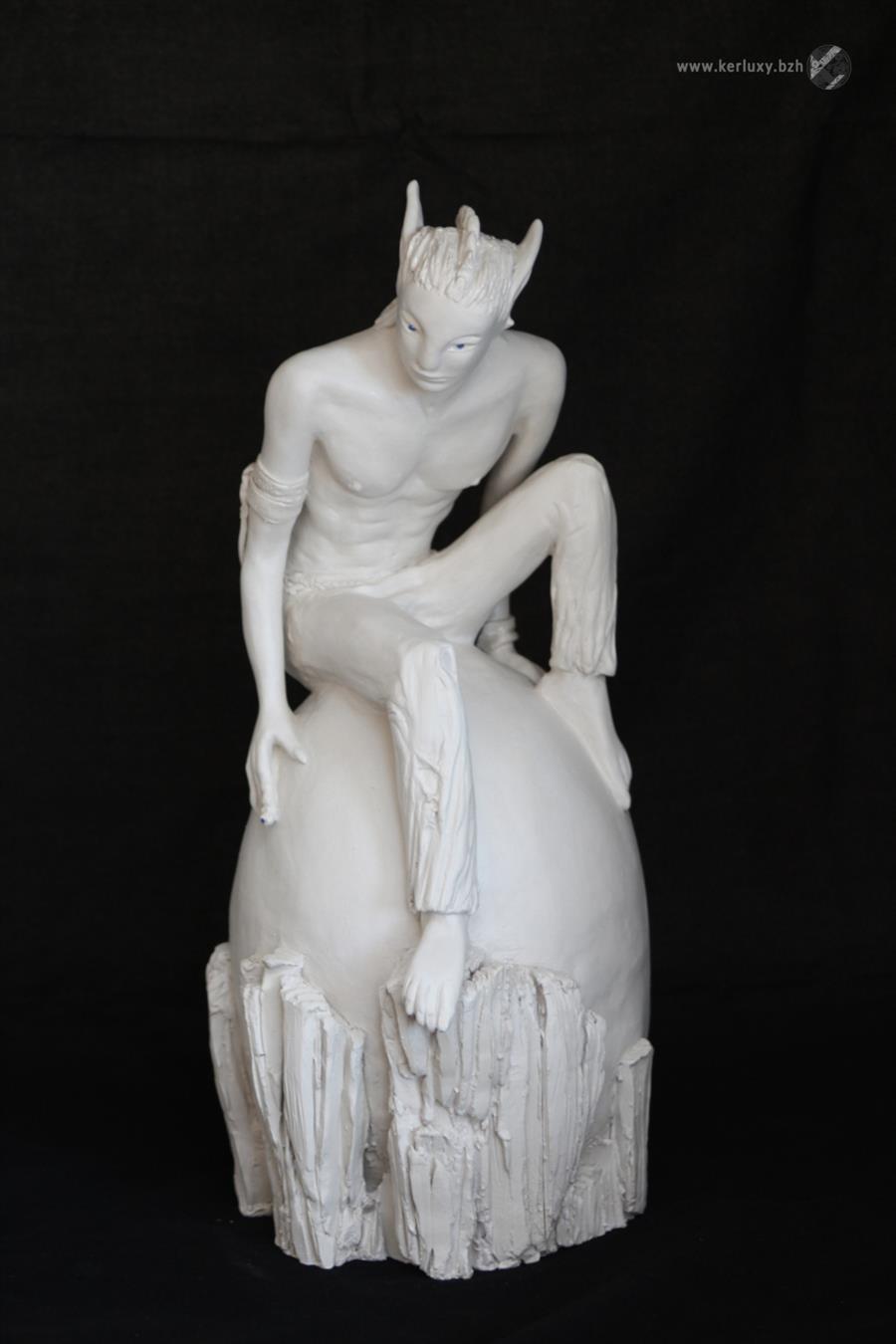 sculpture - Téthra, l'avatar sur l'oeuf du dragon - Mylène La Sculptrice